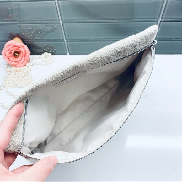 CHRISTIAN DIOR NATURAL LINEN ZIPPER MAKEUP BAG - Picture 4 of 6